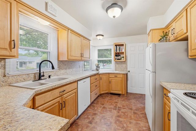 327 E ARNDT STREET, Fond Du Lac, WI 54935