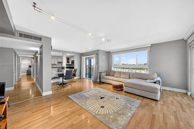 1750 NE 115th St 601, Miami, FL 33181