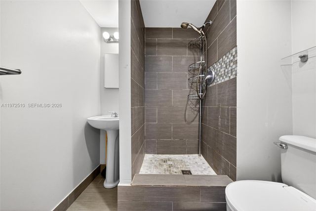 1750 NE 115th St 601, Miami, FL 33181