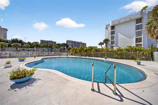 1750 NE 115th St 601, Miami, FL 33181