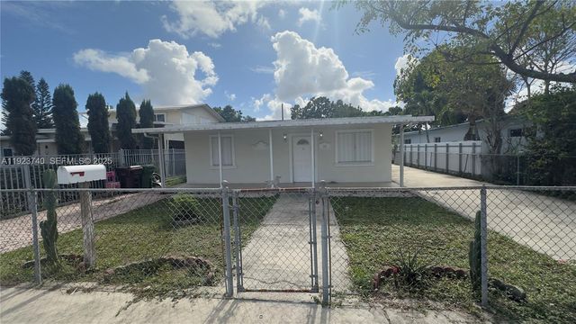 580 E 47th St, Hialeah, FL 33013