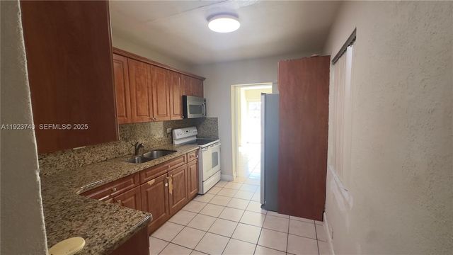 580 E 47th St, Hialeah, FL 33013