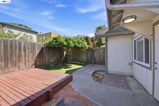 1714 Chestnut Street, Oakland, CA 94607