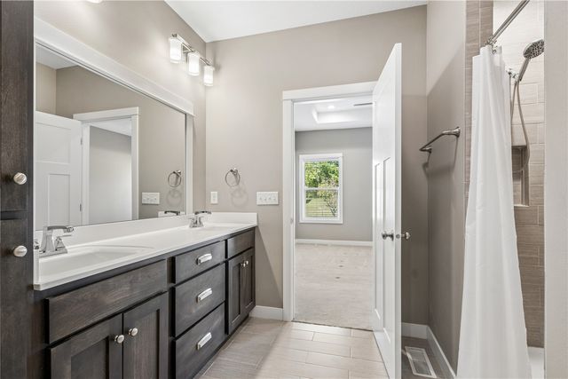 3520 Royal Drive SW, Cedar Rapids, IA 52404