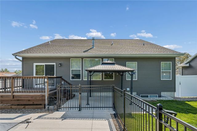 3520 Royal Drive SW, Cedar Rapids, IA 52404
