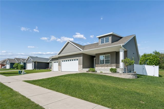 3520 Royal Drive SW, Cedar Rapids, IA 52404