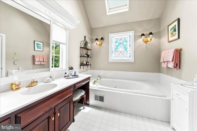 7 BOLINGBROKE RD, West Chester, PA 19382