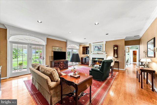 7 BOLINGBROKE RD, West Chester, PA 19382