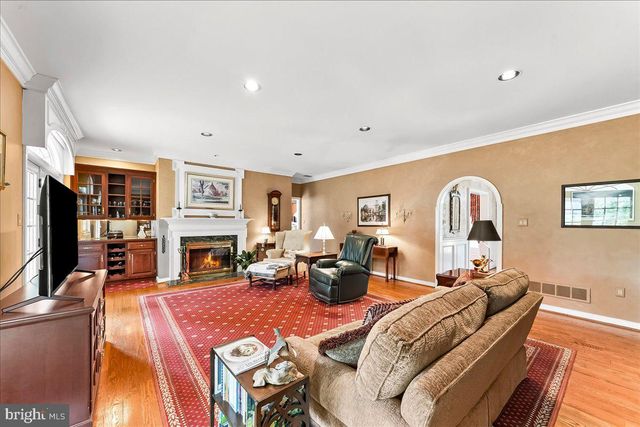 7 BOLINGBROKE RD, West Chester, PA 19382