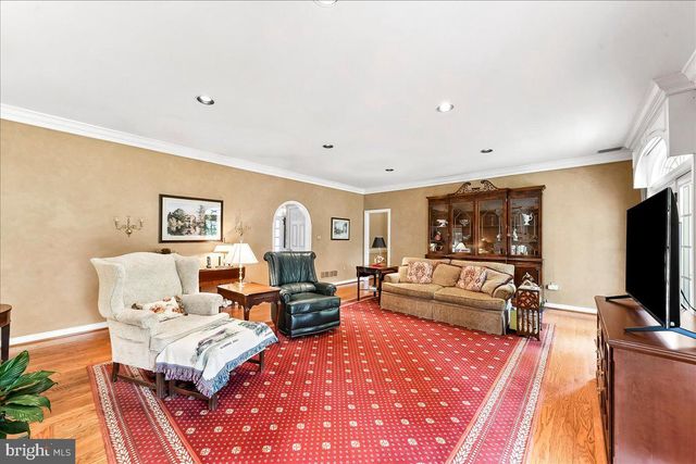 7 BOLINGBROKE RD, West Chester, PA 19382