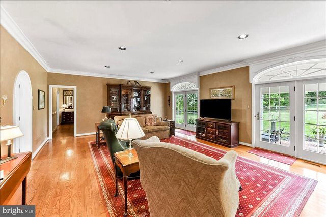 7 BOLINGBROKE RD, West Chester, PA 19382