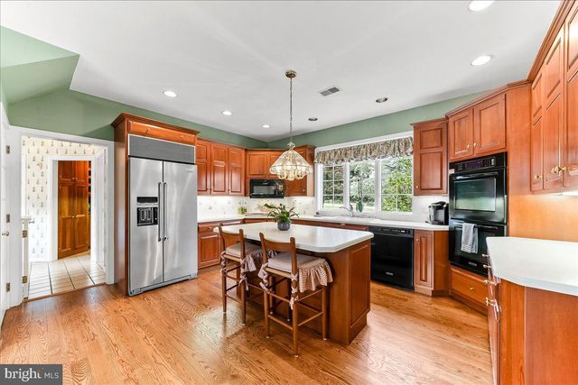 7 BOLINGBROKE RD, West Chester, PA 19382