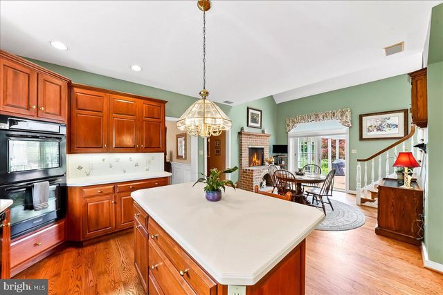 7 BOLINGBROKE RD, West Chester, PA 19382
