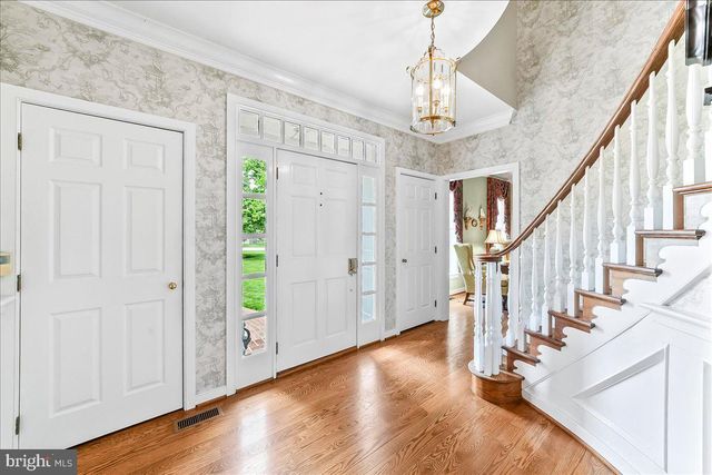 7 BOLINGBROKE RD, West Chester, PA 19382