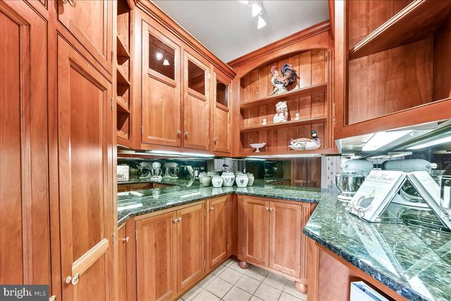 7 BOLINGBROKE RD, West Chester, PA 19382