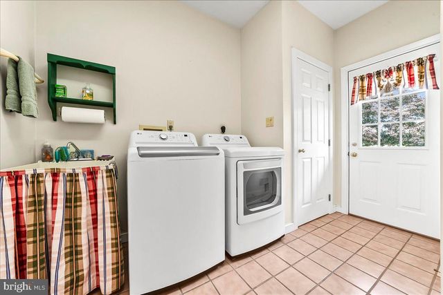 7 BOLINGBROKE RD, West Chester, PA 19382
