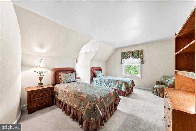 7 BOLINGBROKE RD, West Chester, PA 19382