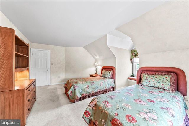 7 BOLINGBROKE RD, West Chester, PA 19382
