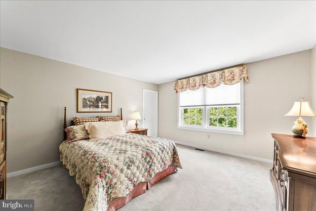 7 BOLINGBROKE RD, West Chester, PA 19382