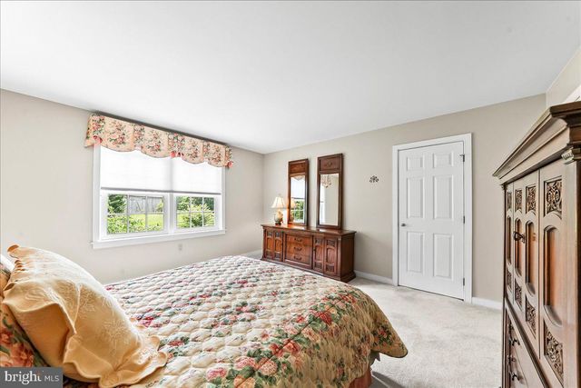 7 BOLINGBROKE RD, West Chester, PA 19382