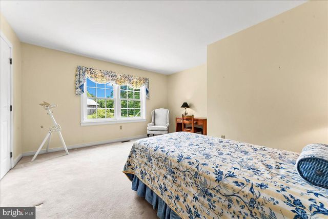 7 BOLINGBROKE RD, West Chester, PA 19382