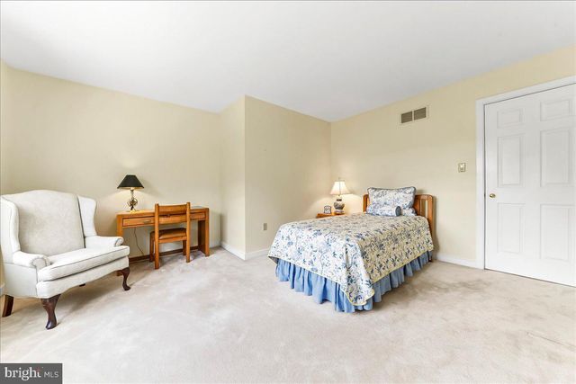 7 BOLINGBROKE RD, West Chester, PA 19382