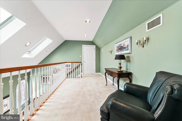 7 BOLINGBROKE RD, West Chester, PA 19382
