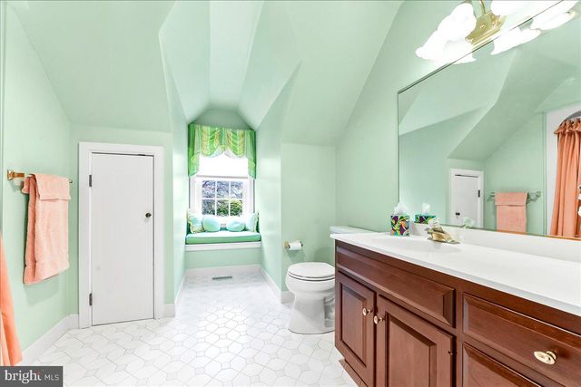 7 BOLINGBROKE RD, West Chester, PA 19382