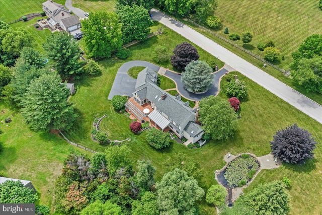 7 BOLINGBROKE RD, West Chester, PA 19382