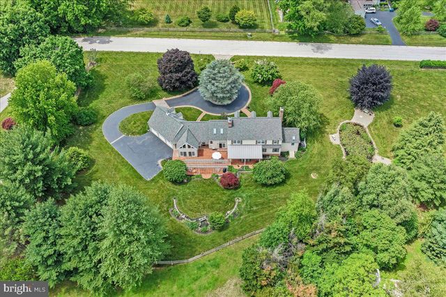 7 BOLINGBROKE RD, West Chester, PA 19382