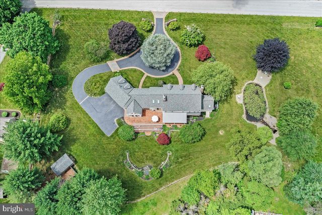 7 BOLINGBROKE RD, West Chester, PA 19382