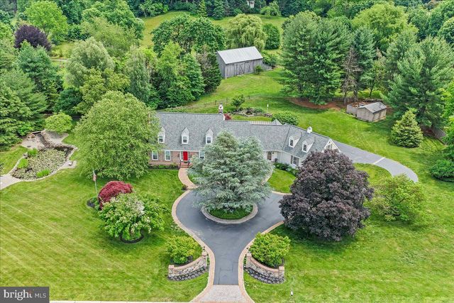 7 BOLINGBROKE RD, West Chester, PA 19382