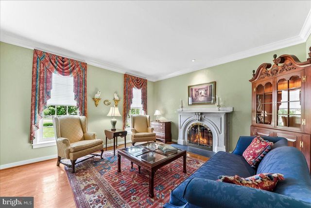 7 BOLINGBROKE RD, West Chester, PA 19382