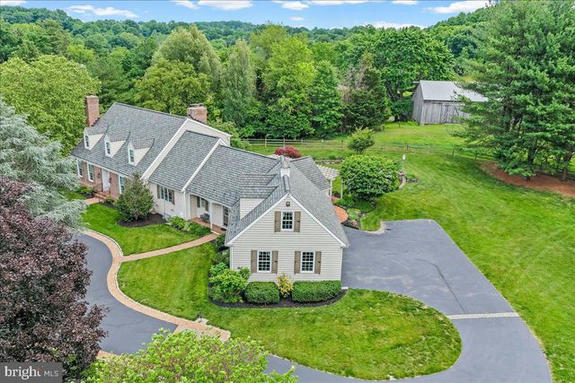 7 BOLINGBROKE RD, West Chester, PA 19382