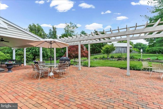7 BOLINGBROKE RD, West Chester, PA 19382