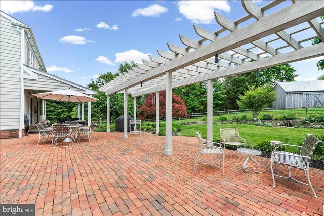7 BOLINGBROKE RD, West Chester, PA 19382