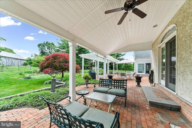 7 BOLINGBROKE RD, West Chester, PA 19382