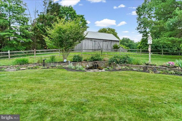 7 BOLINGBROKE RD, West Chester, PA 19382