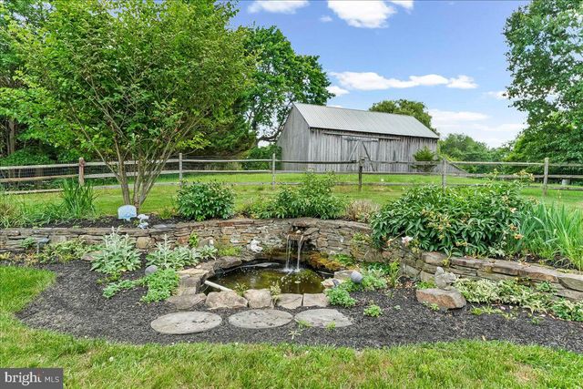 7 BOLINGBROKE RD, West Chester, PA 19382