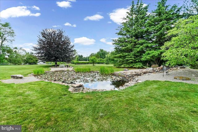 7 BOLINGBROKE RD, West Chester, PA 19382