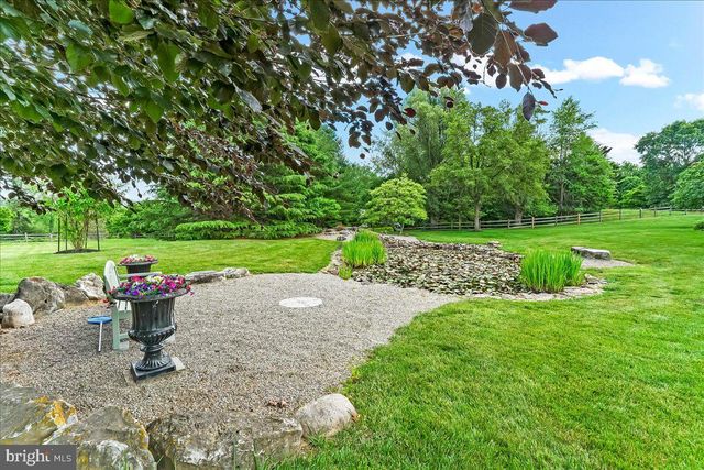 7 BOLINGBROKE RD, West Chester, PA 19382