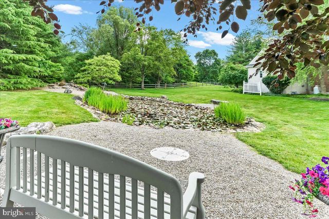 7 BOLINGBROKE RD, West Chester, PA 19382