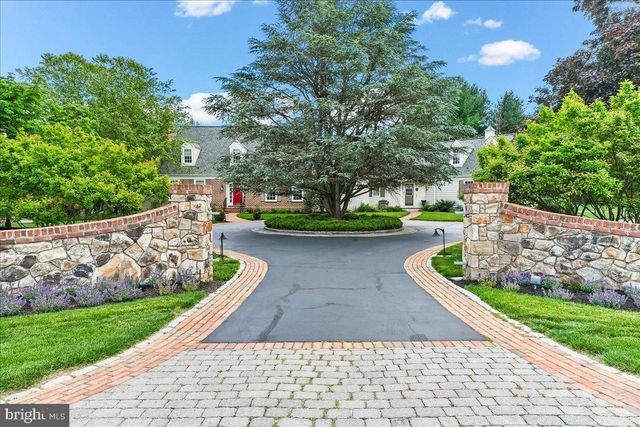 7 BOLINGBROKE RD, West Chester, PA 19382
