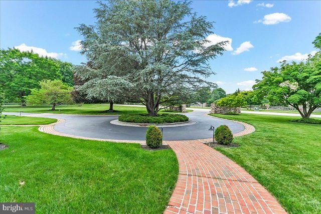 7 BOLINGBROKE RD, West Chester, PA 19382