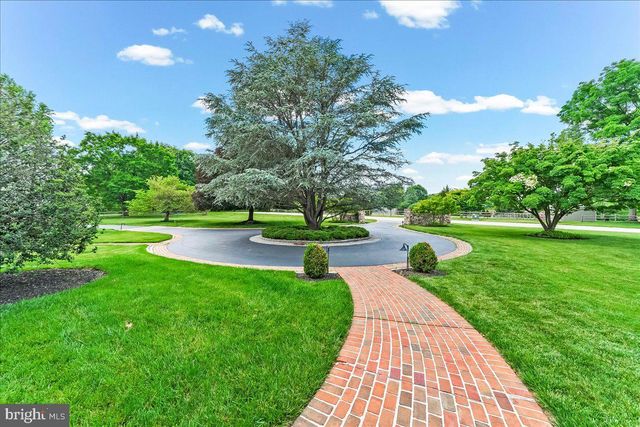 7 BOLINGBROKE RD, West Chester, PA 19382