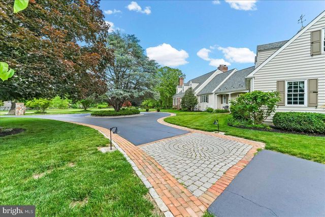 7 BOLINGBROKE RD, West Chester, PA 19382