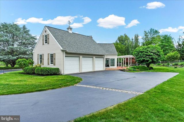 7 BOLINGBROKE RD, West Chester, PA 19382