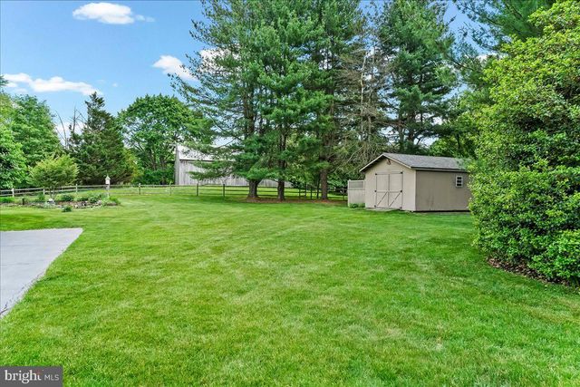 7 BOLINGBROKE RD, West Chester, PA 19382