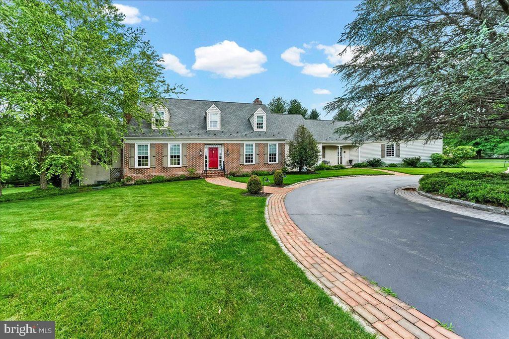 7 BOLINGBROKE RD, West Chester, PA 19382
