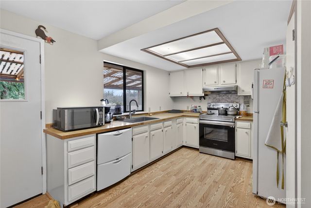 596 Forrest Way, Camano Island, WA 98282